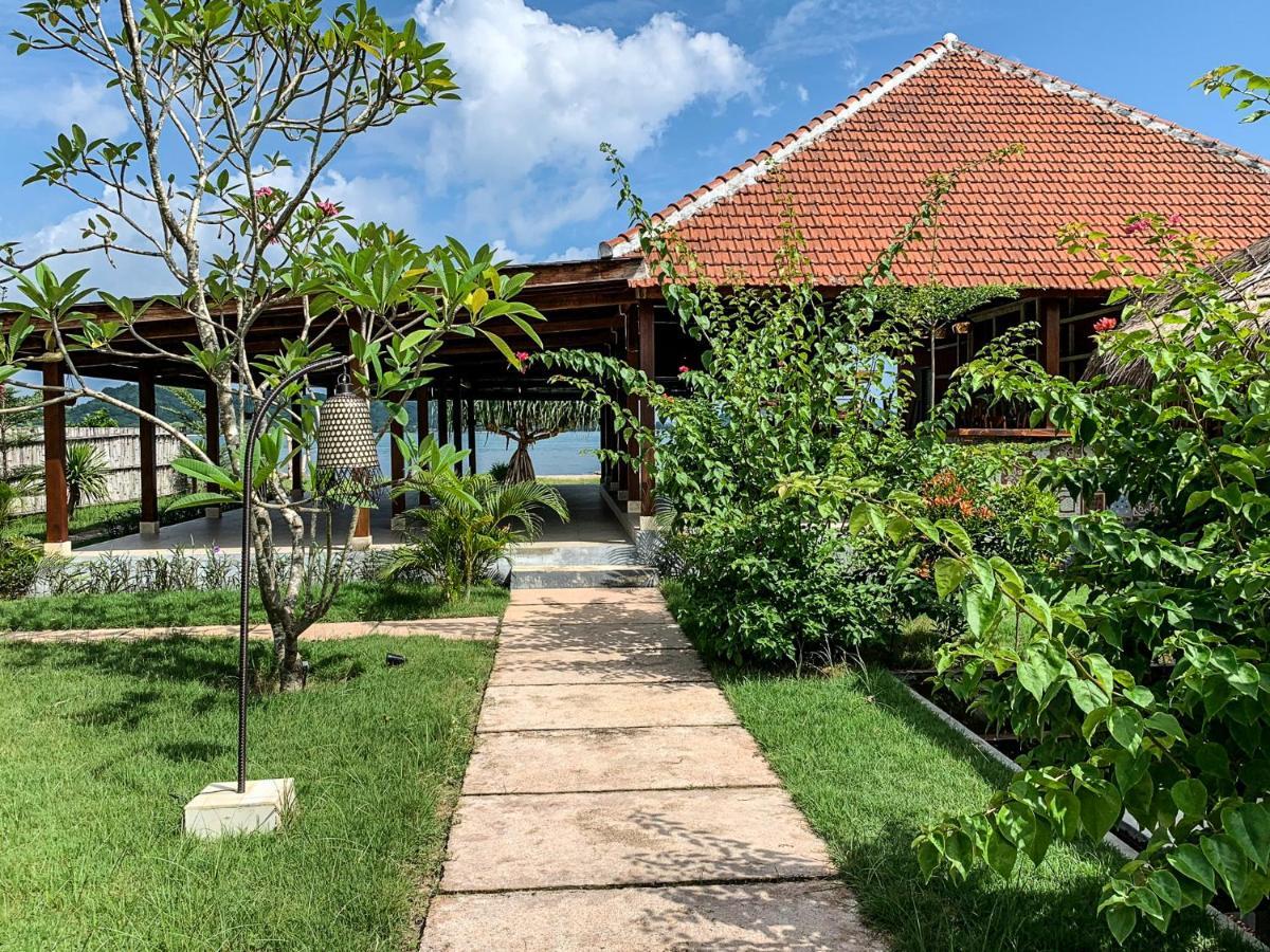 The Club Villas Lombok Sekotong Extérieur photo